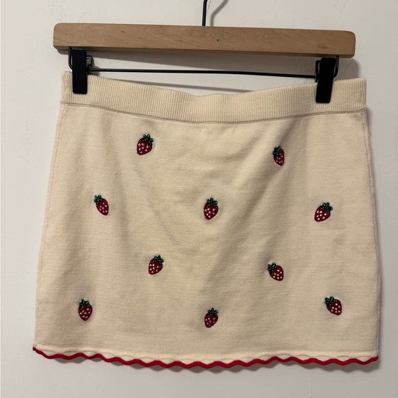 For Love And Lemons Cream Srawberry Skirt Set - Picture 3 of 12